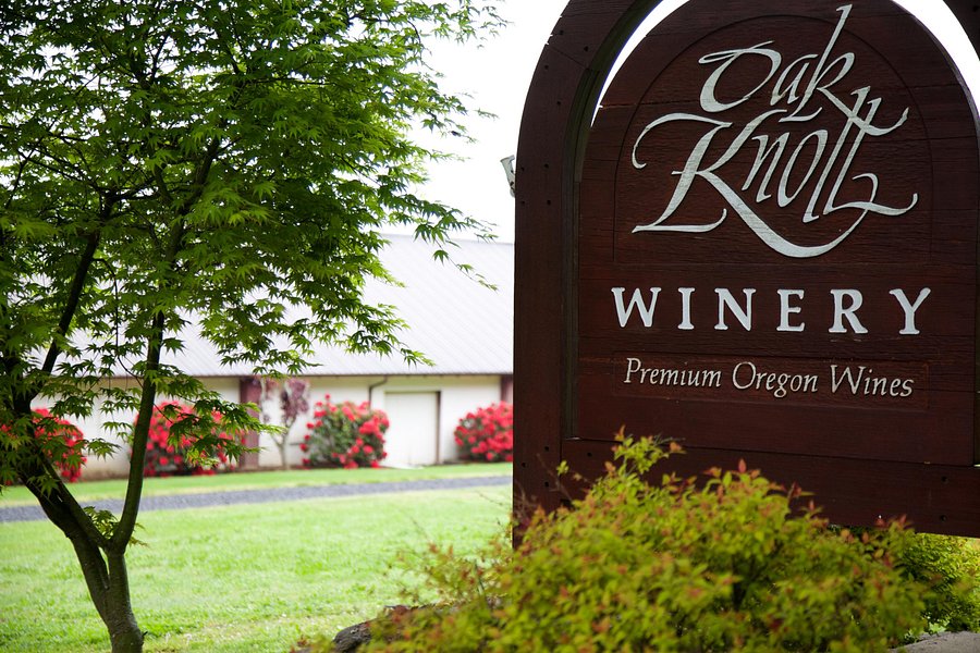 Oak Knoll Winery image