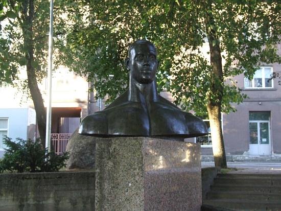 Monument to Alfred Neuland image