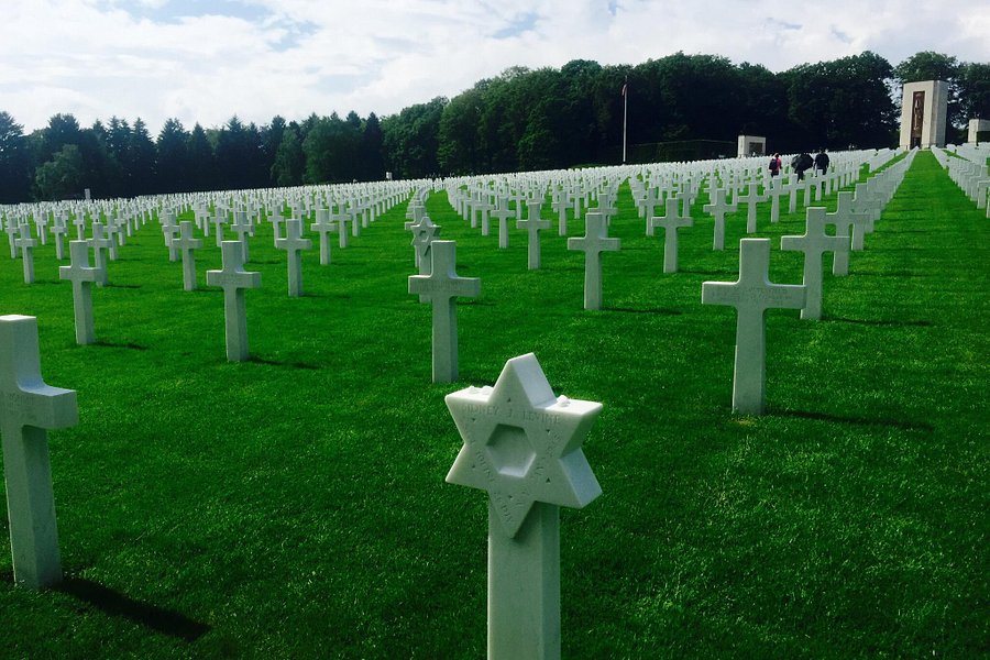 Luxembourg American Cemetery Memorial image
