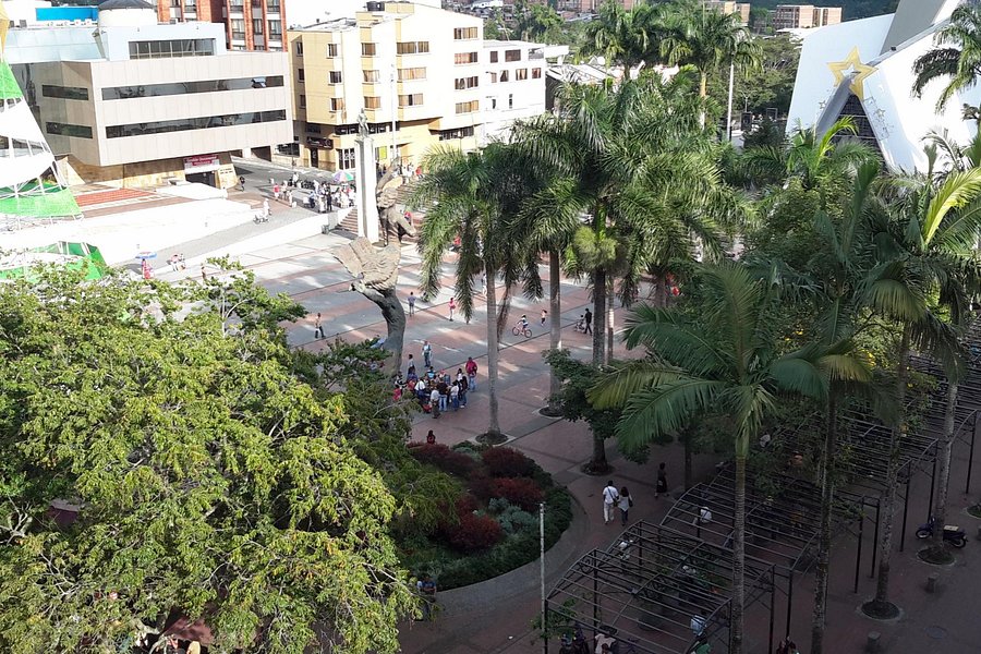 Plaza de Bolivar image