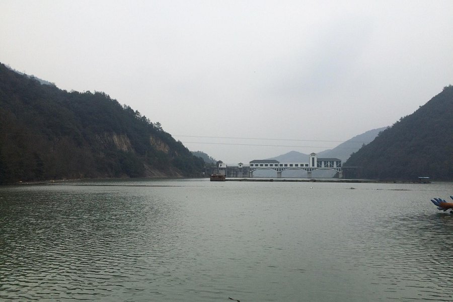 Yanling Lake image
