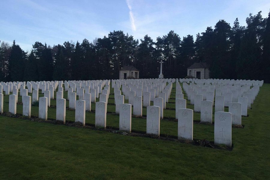 Becklingen War Cemetery image