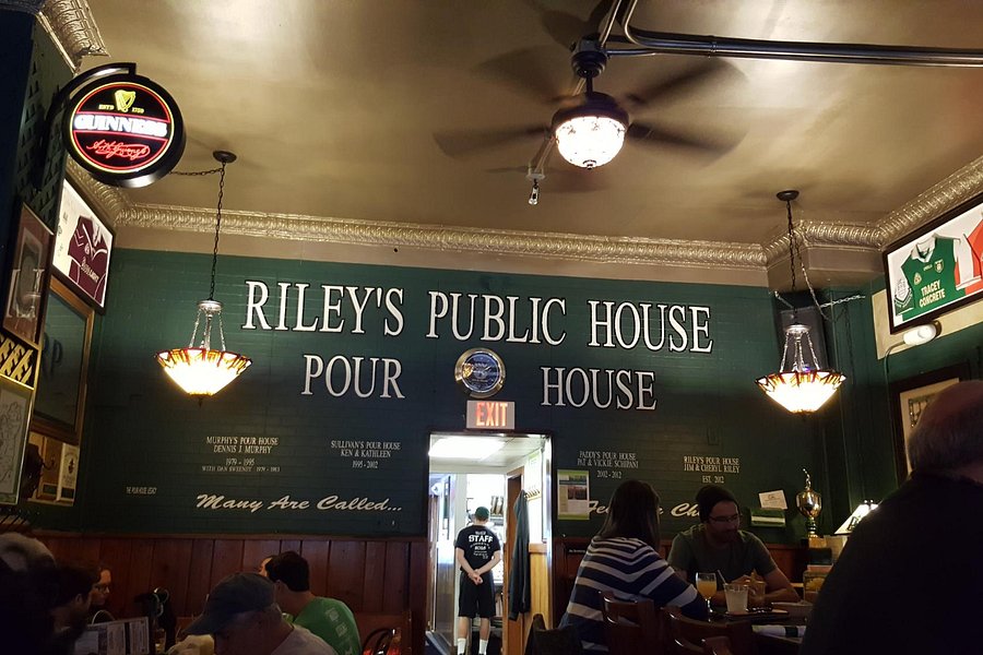 Riley's Pour House image