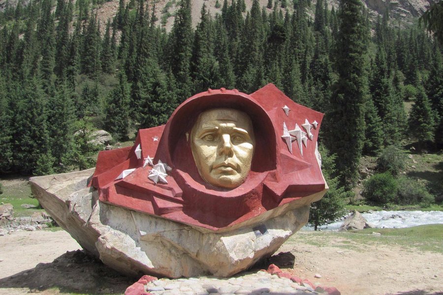 Monument to Yuriy Gagarin image
