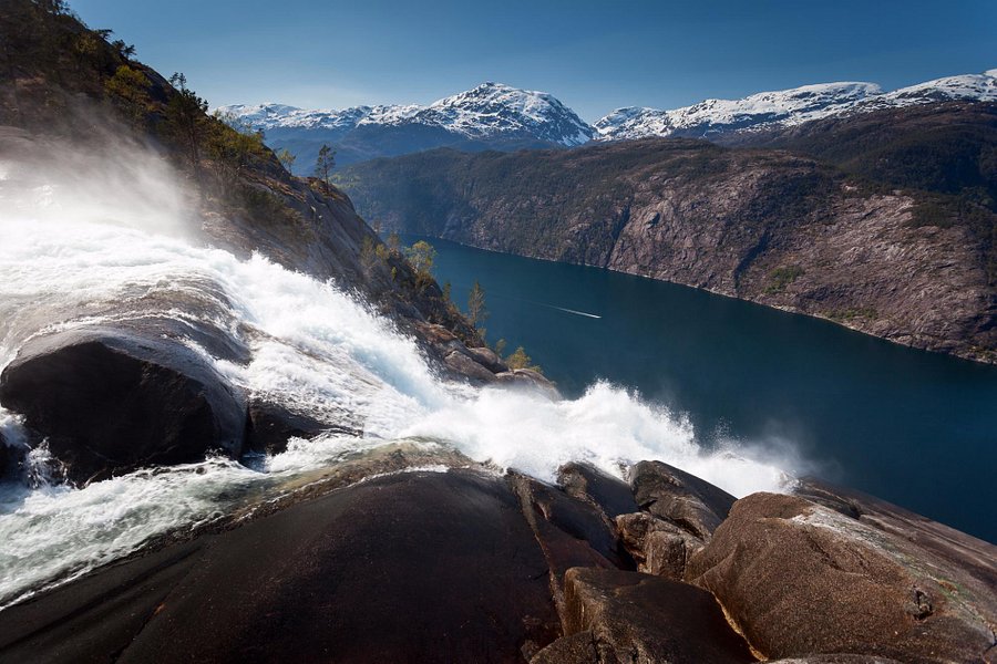 Langfoss Waterfall image