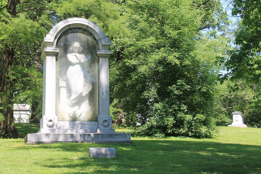 Bellefontaine Cemetery image