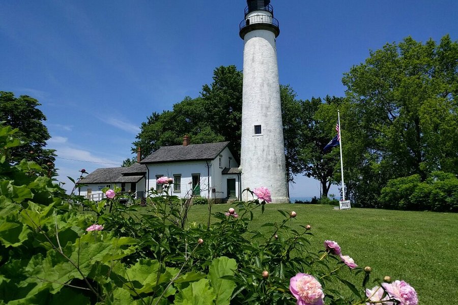 Pointe aux Barques Lighthouse image