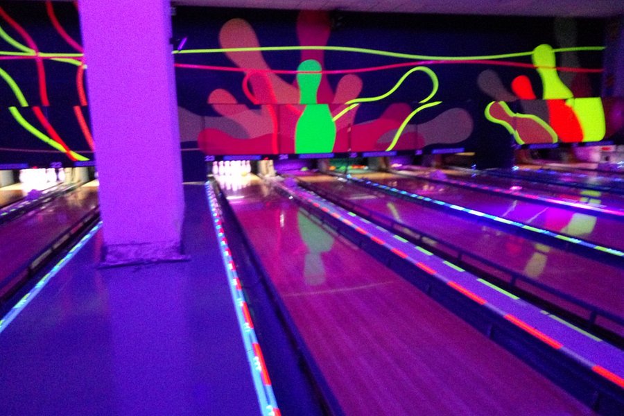 Genting Bowl - Glow in the Dark Bowling image
