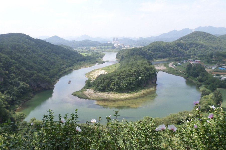 Korean Peninsula-shaped Cliffs (Seonam Village) image