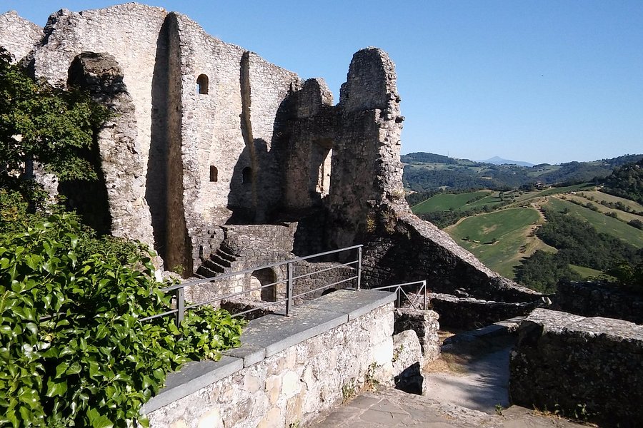 Canossa Castle image