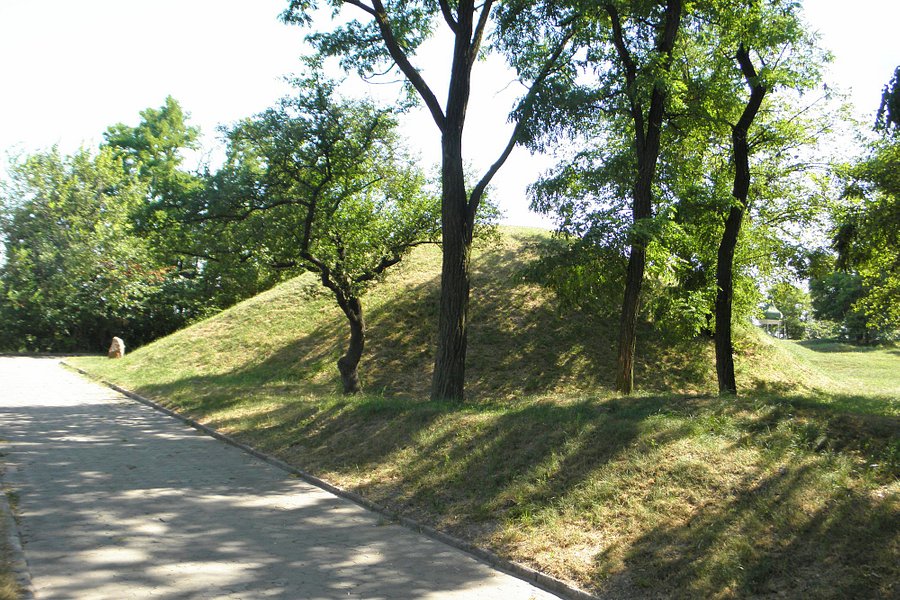 Hulbishche and Besimyaniy Burial Mounds image