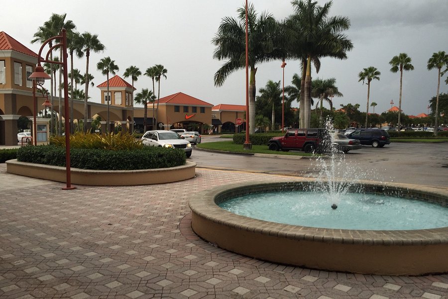 Vero Beach Outlets image