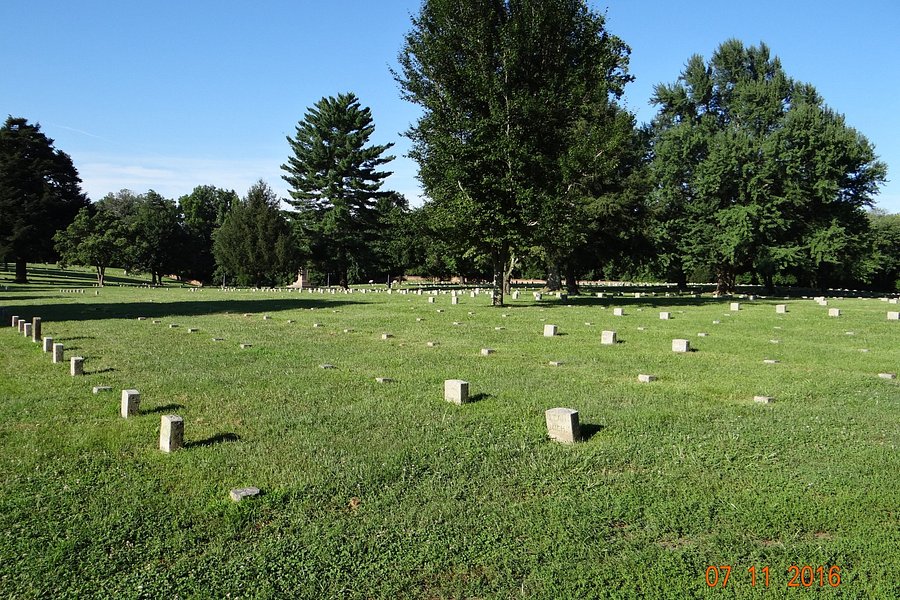 Fredericksburg National Cemetery image