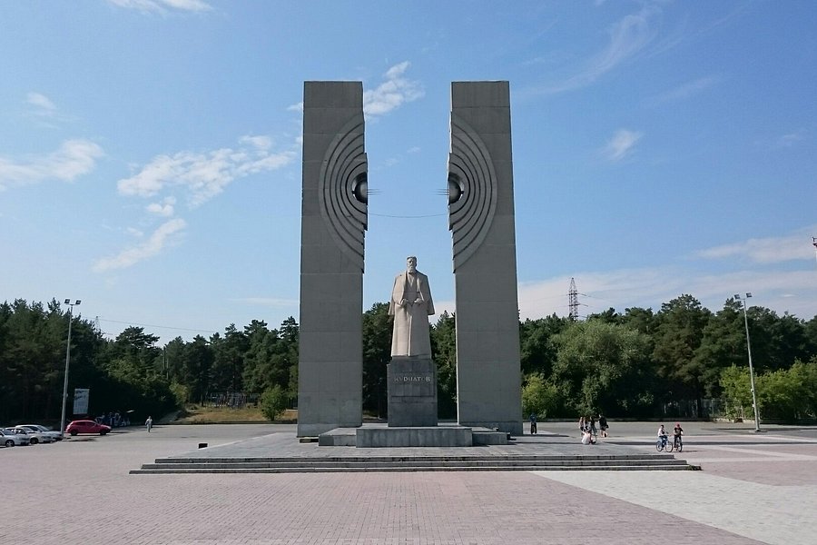 Monument to Kurchatov image