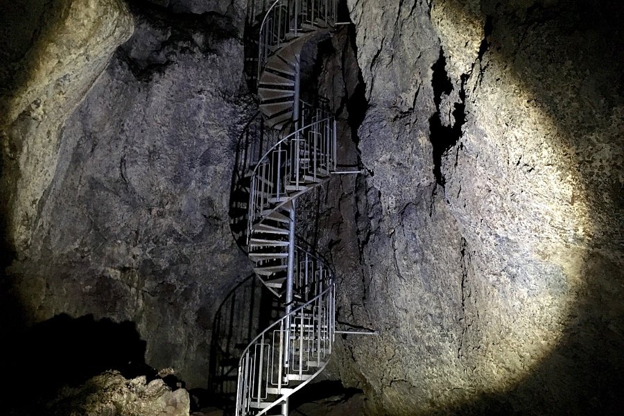 Vatnshellir Cave image