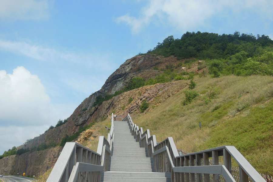 Sideling Hill Overlook & Rest Area image