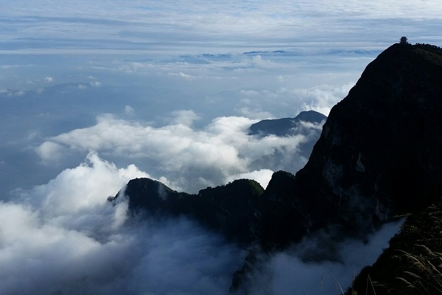 Mount Emei (Emeishan) image