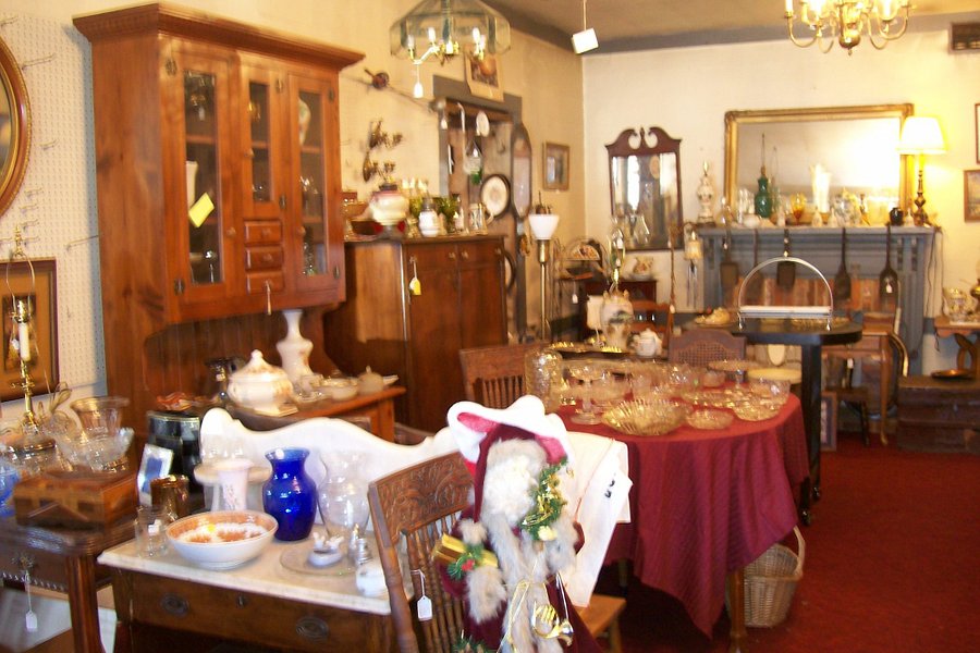 Roost Crossroads Antiques & Collectors Mall image