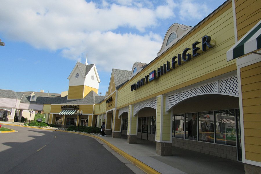 Tanger Outlets Howell image