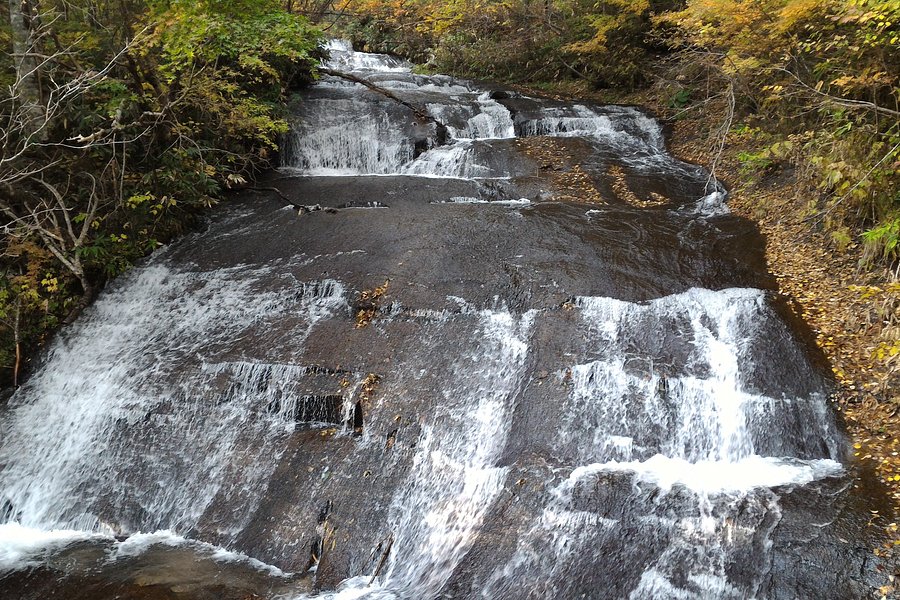 Rarumanai Waterfall image