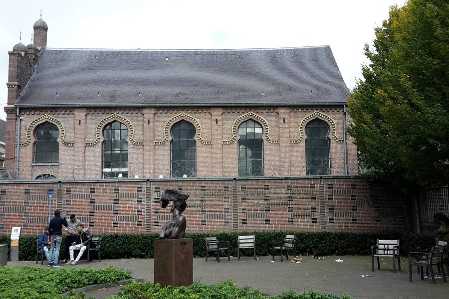Helga Deen Garden & Tilburg Synagogue image