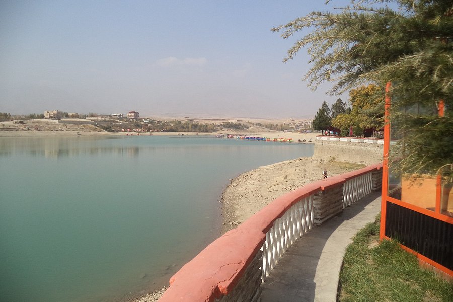 Qargha Lake image