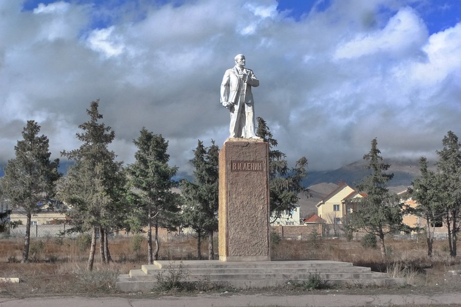 Lenin Statue image