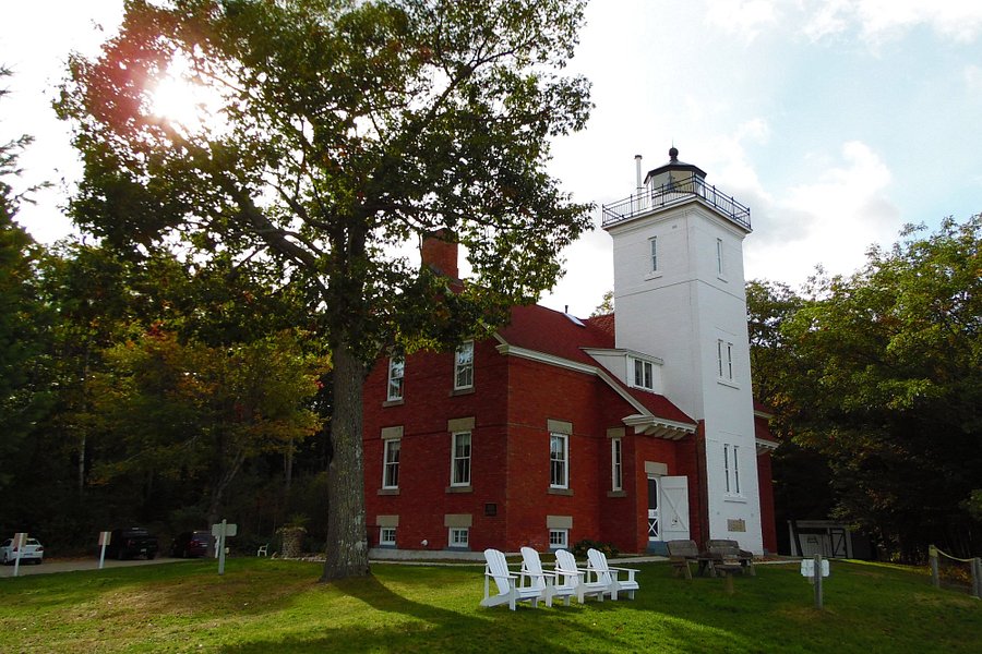 40 Mile Point Lighthouse image