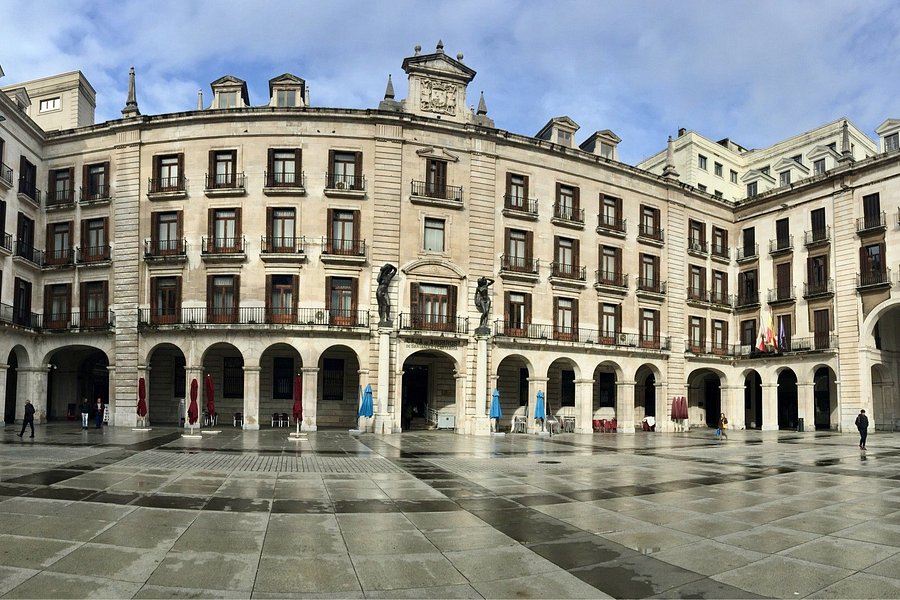 Plaza Porticada image