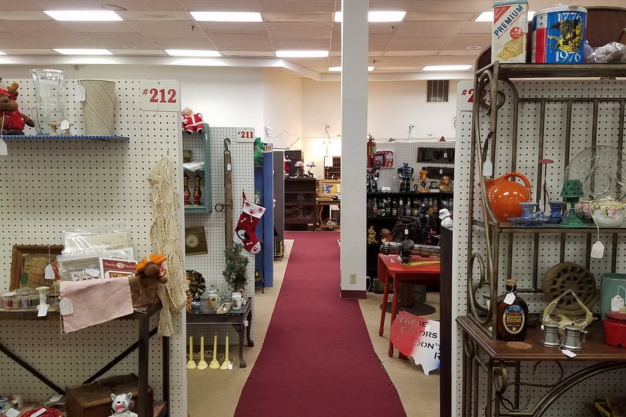 St. Charles Antique Mall image
