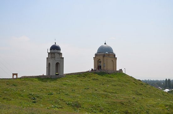 Mausoleum of Tekturmas image