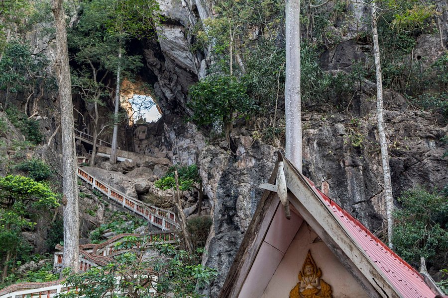 Wat Tham Khao Chakan image
