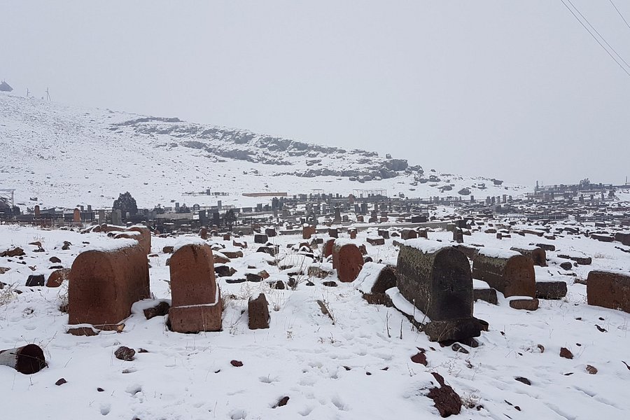 Oshakan Cemetery image