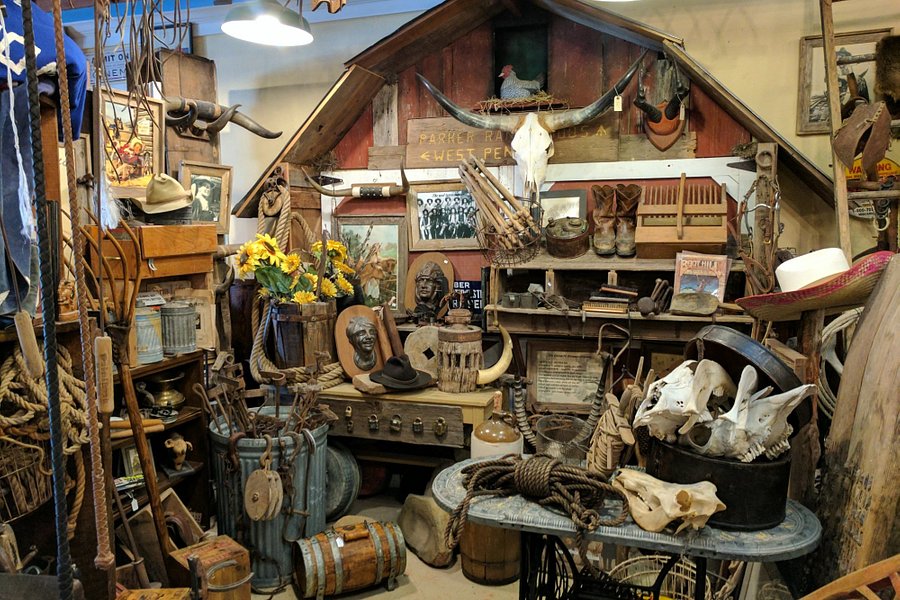 D and J's Good Ole Days Antiques and Oddities image