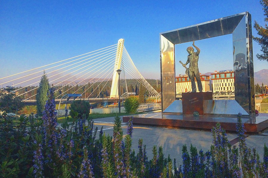 Vladimir Vysotsky Monument image