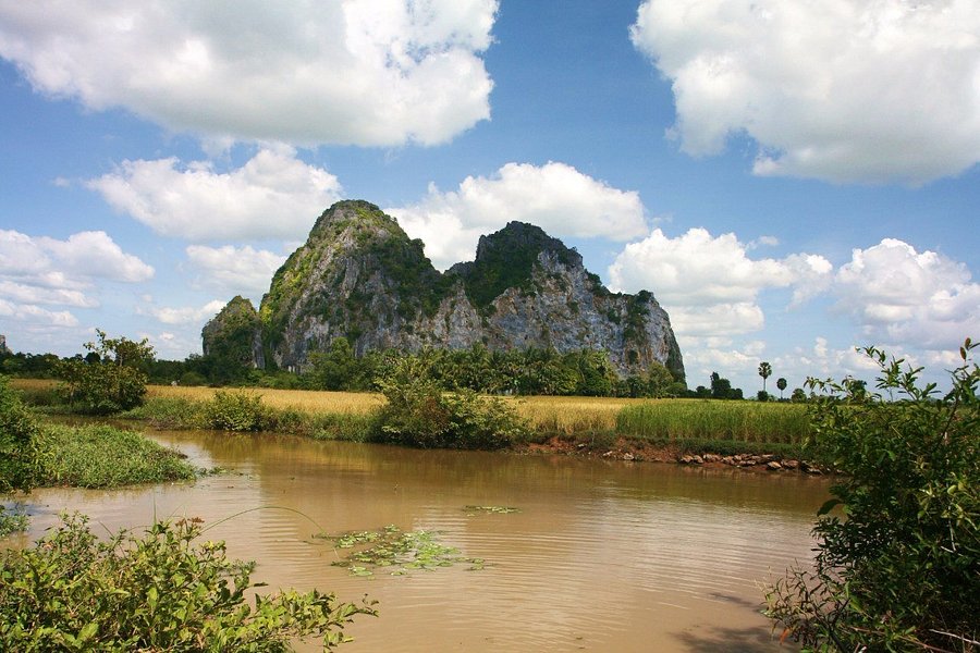 Phnom Kampong Trach Cave image
