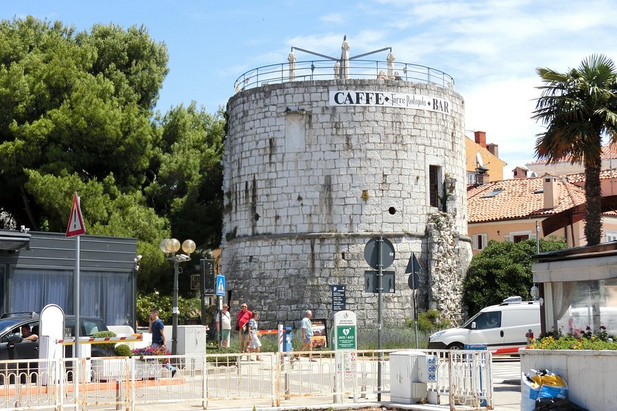 Round Tower image