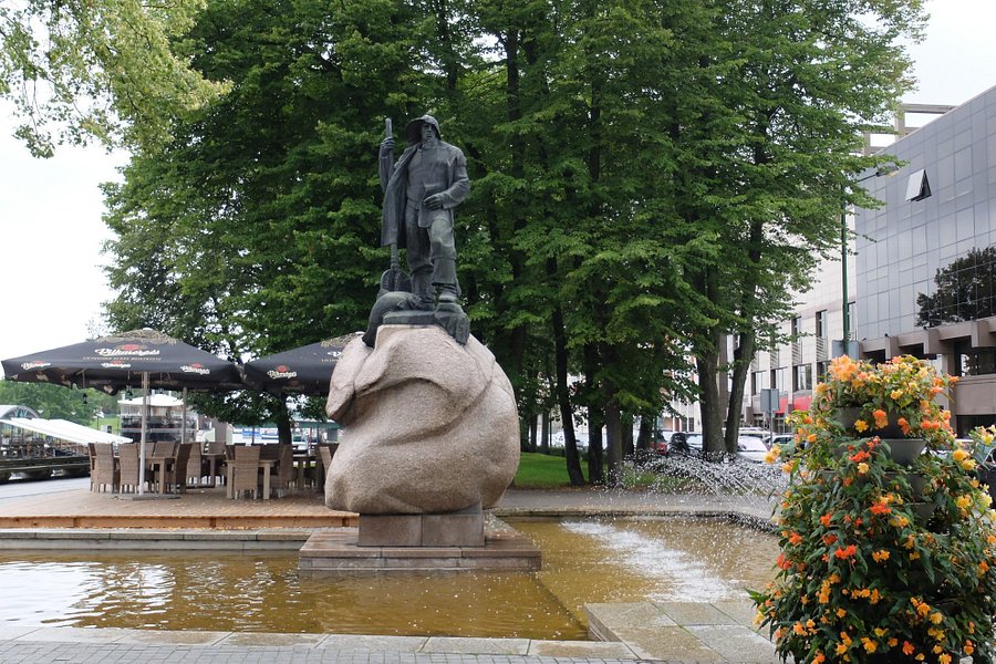 Monument To Fisherman image