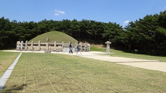 Tomb of General Kim Yu Shin image