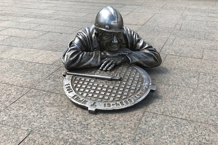 Monument to the Plumber Stepanych image