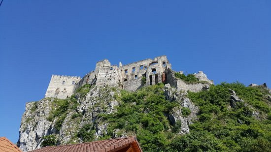 Beckov castle image