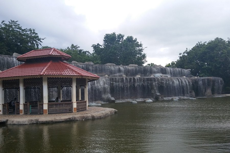 Naypyidaw Water Fountain Garden image