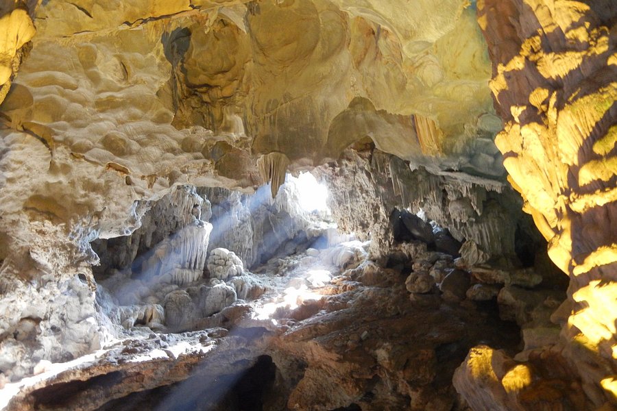Dau Go Cave image