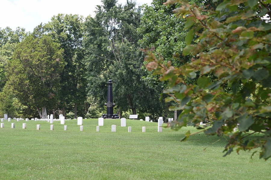 Fort Donelson National Cemetery image