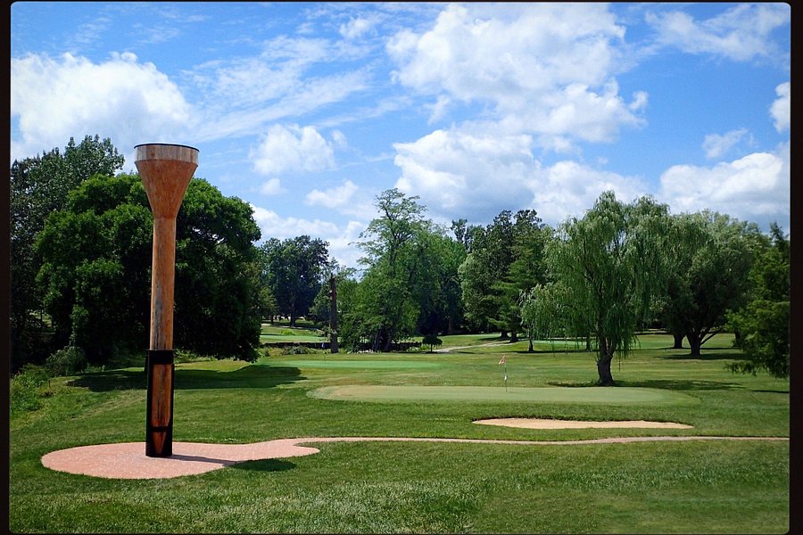 World Largest Golf Tee image