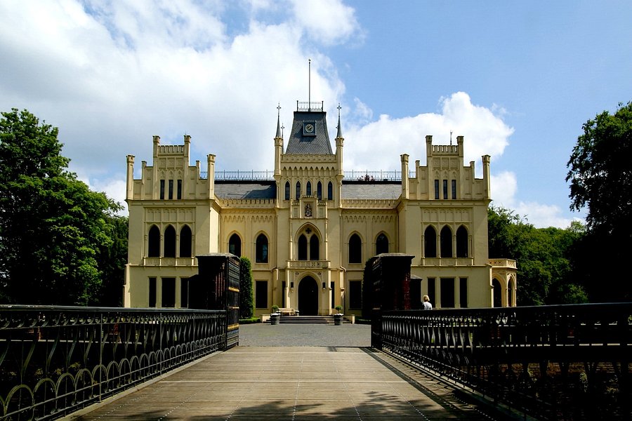 Schloss Evenburg image
