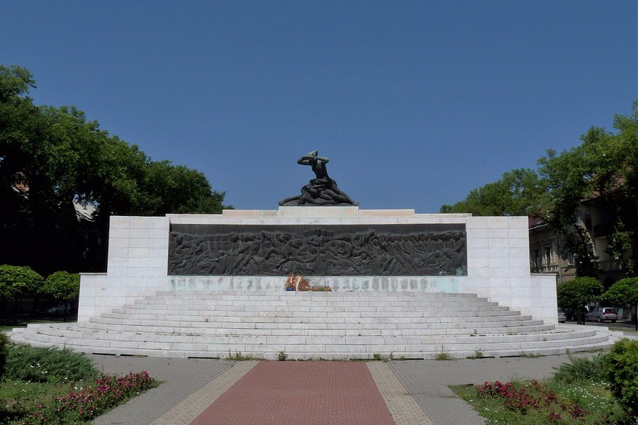 Monument to Fallen Soldiers and Victims of Fascism image