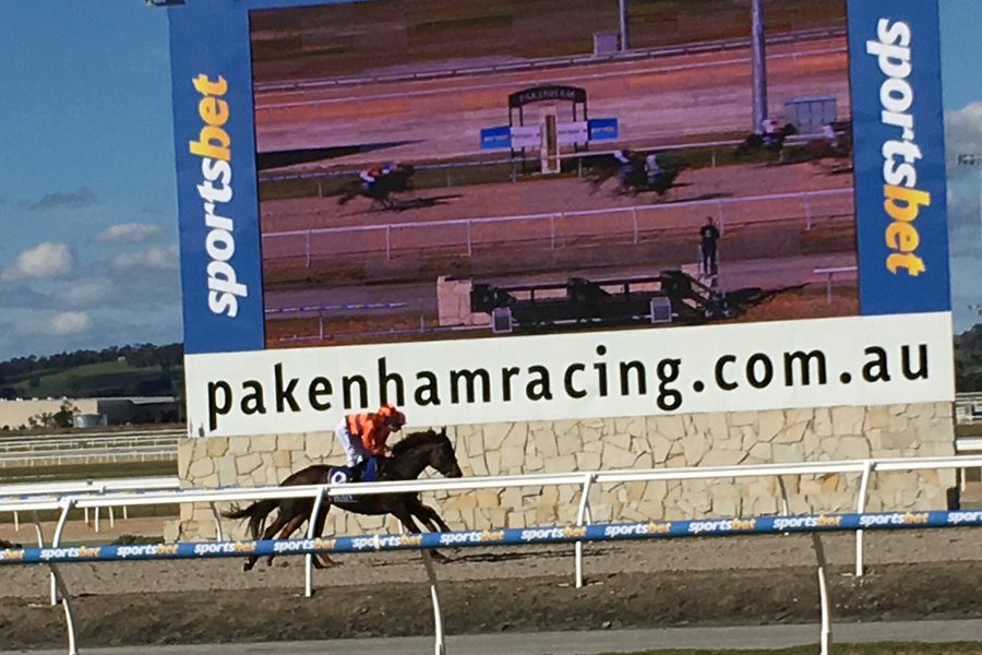 Pakenham Racing Club image