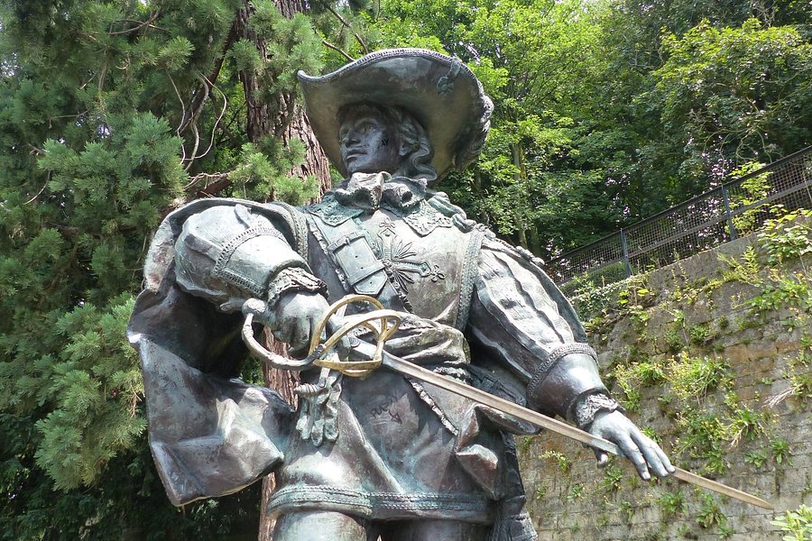Statue of D'Artagnan image