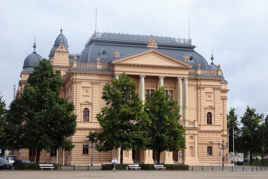 Mecklenburgisches Staatstheater image